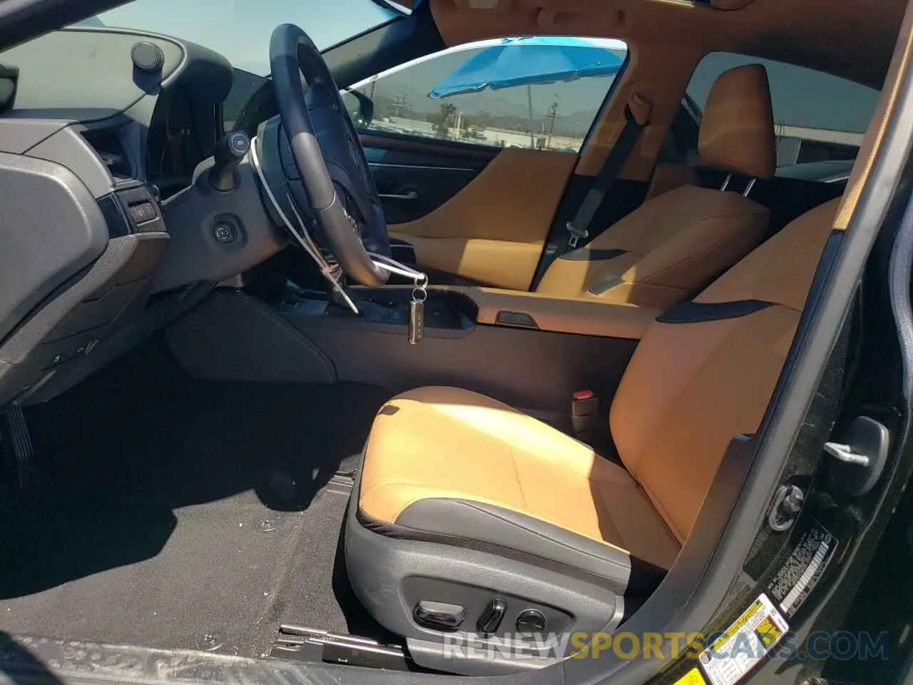 7 Photograph of a damaged car 58ADA1C19RU041472 LEXUS ES300 2024