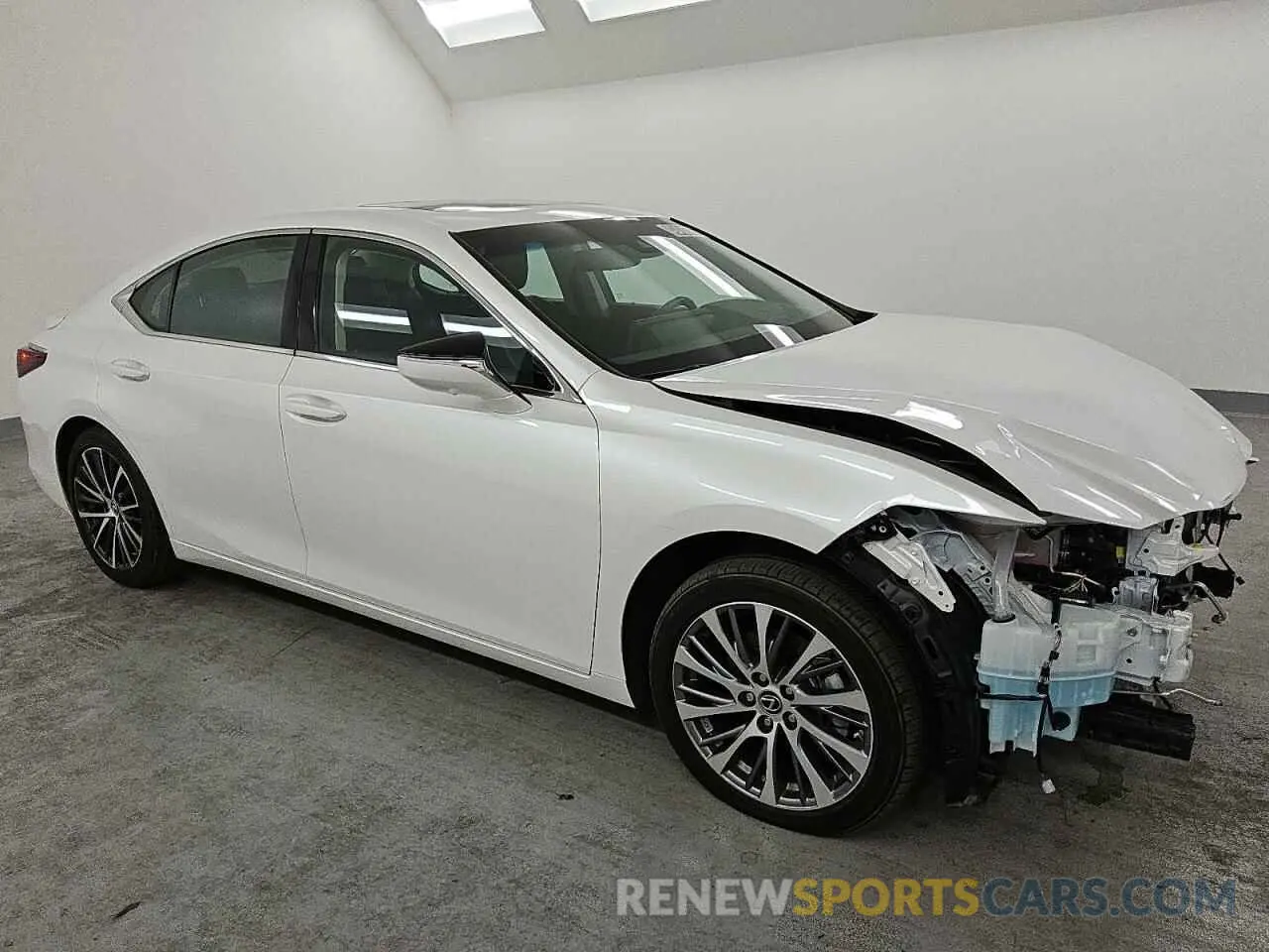 4 Photograph of a damaged car 58AEA1C17RU051194 LEXUS ES300 2024