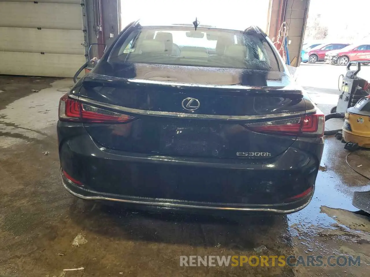 6 Photograph of a damaged car 58ADA1C14SU055656 LEXUS ES300 2025