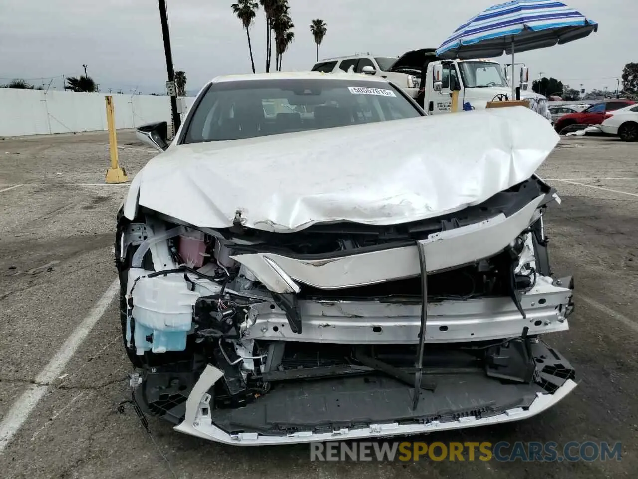 5 Photograph of a damaged car 58ADA1C17SU058938 LEXUS ES300 2025