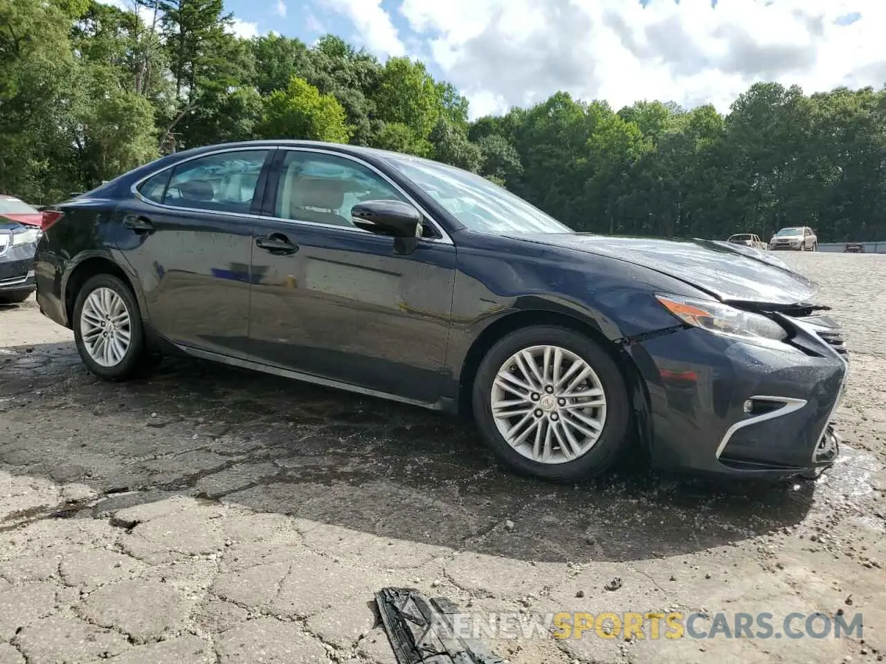 4 Photograph of a damaged car 58ABK1GG7GU014562 LEXUS ES350 2016