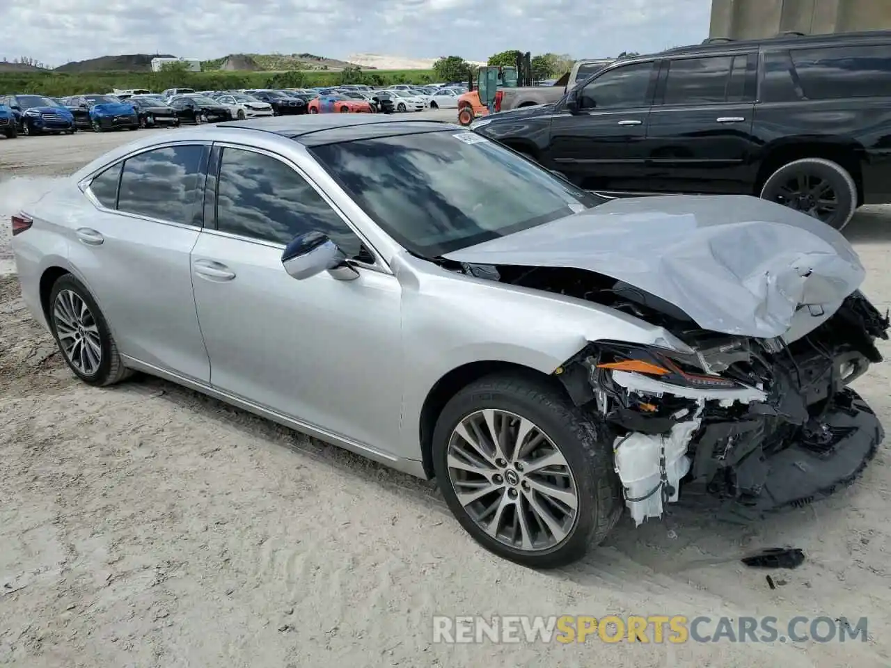 4 Photograph of a damaged car 58ABZ1B10KU003944 LEXUS ES350 2019