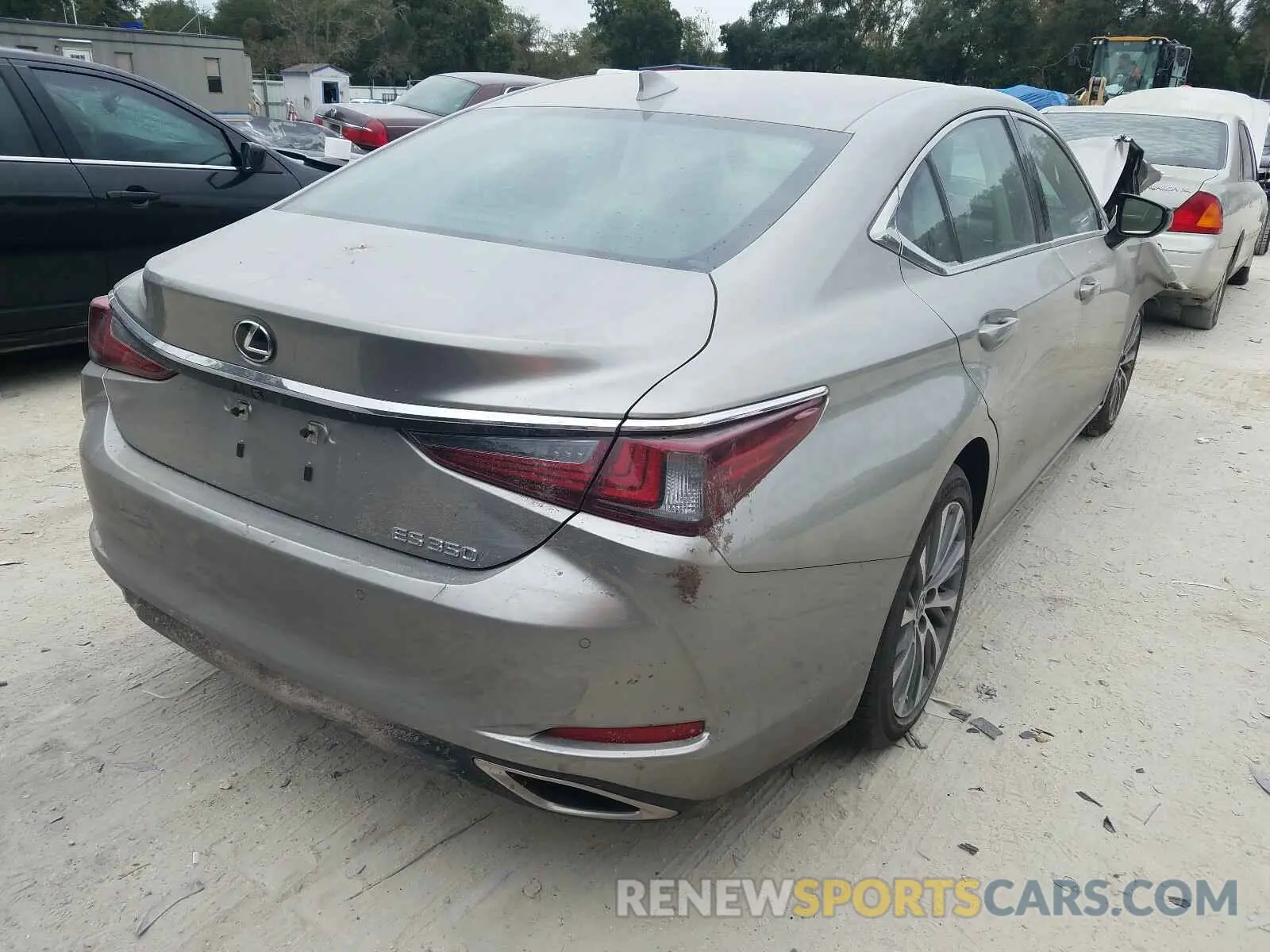 4 Photograph of a damaged car 58ABZ1B10KU004172 LEXUS ES350 2019