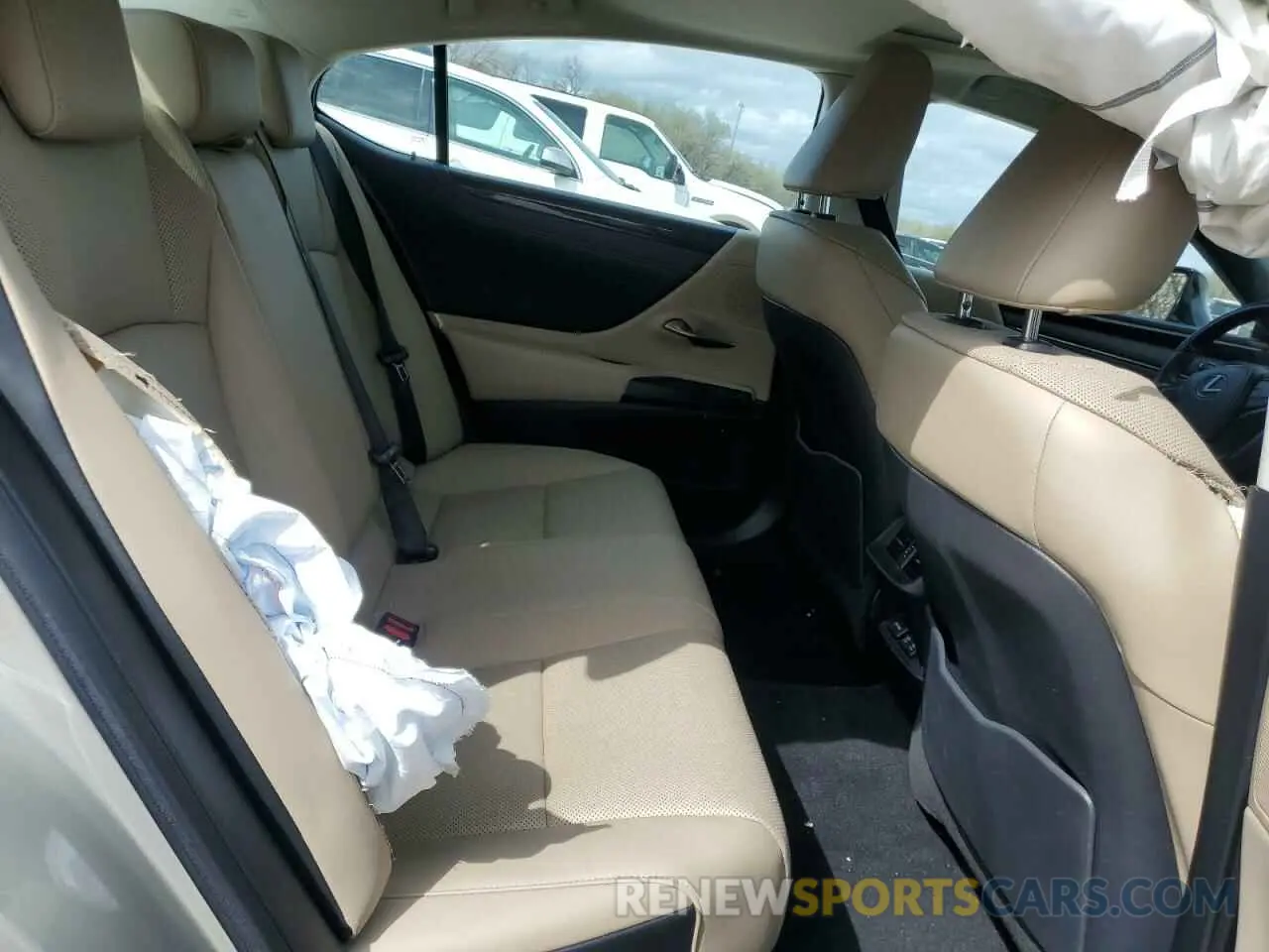10 Photograph of a damaged car 58ABZ1B10KU020498 LEXUS ES350 2019