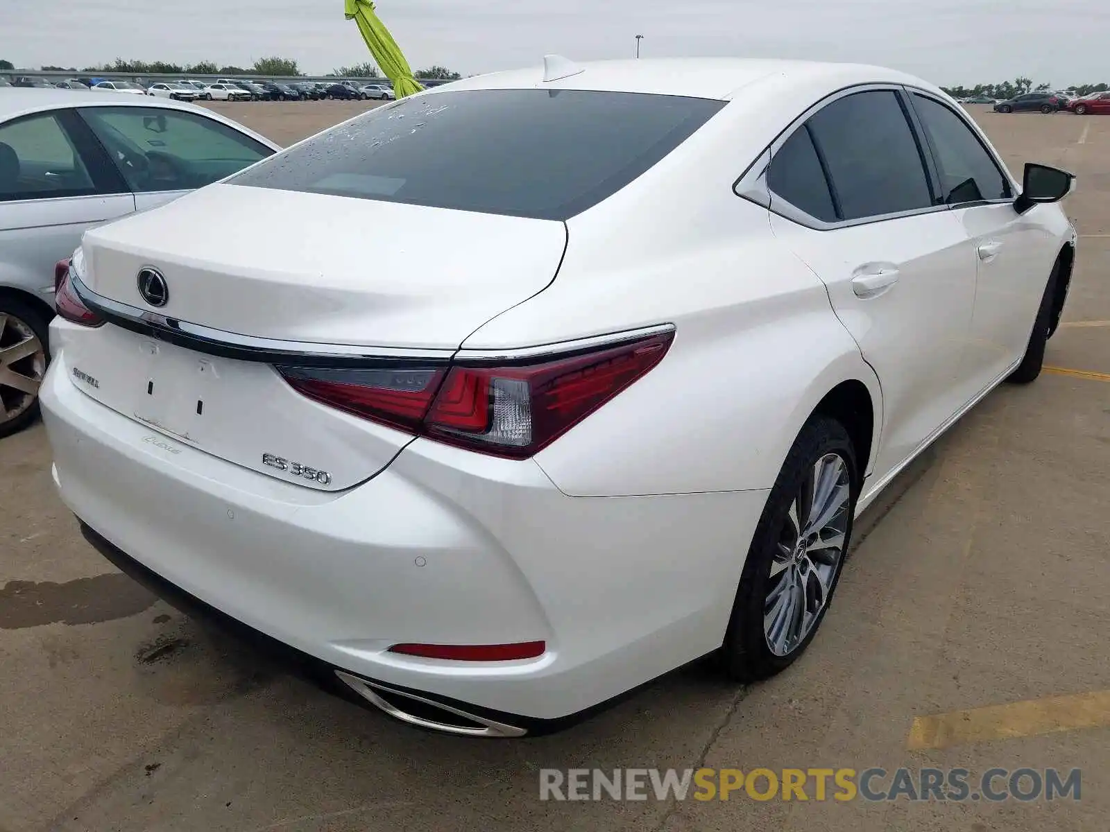 4 Photograph of a damaged car 58ABZ1B10KU026544 LEXUS ES350 2019