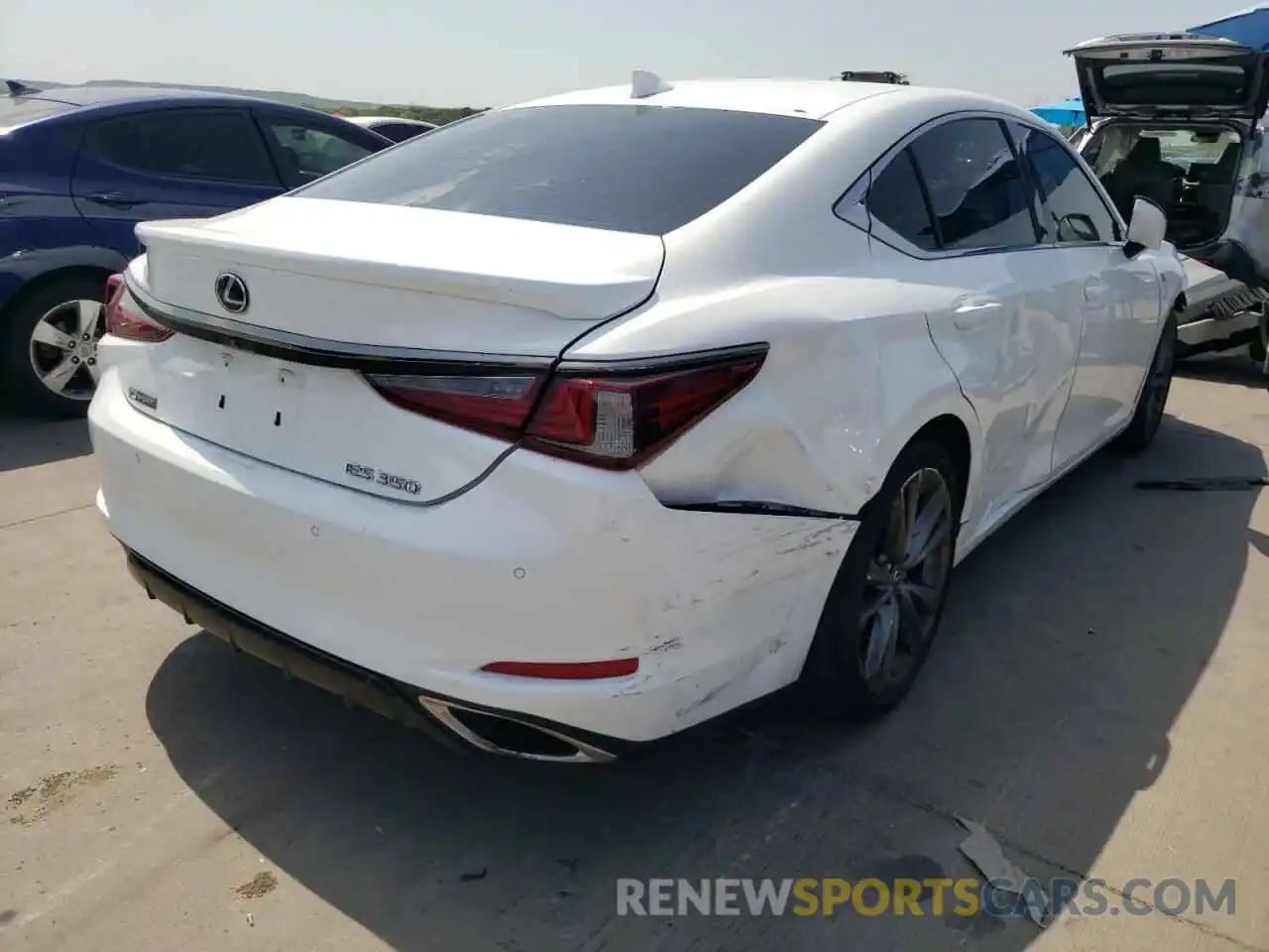 4 Photograph of a damaged car 58ABZ1B10KU026690 LEXUS ES350 2019