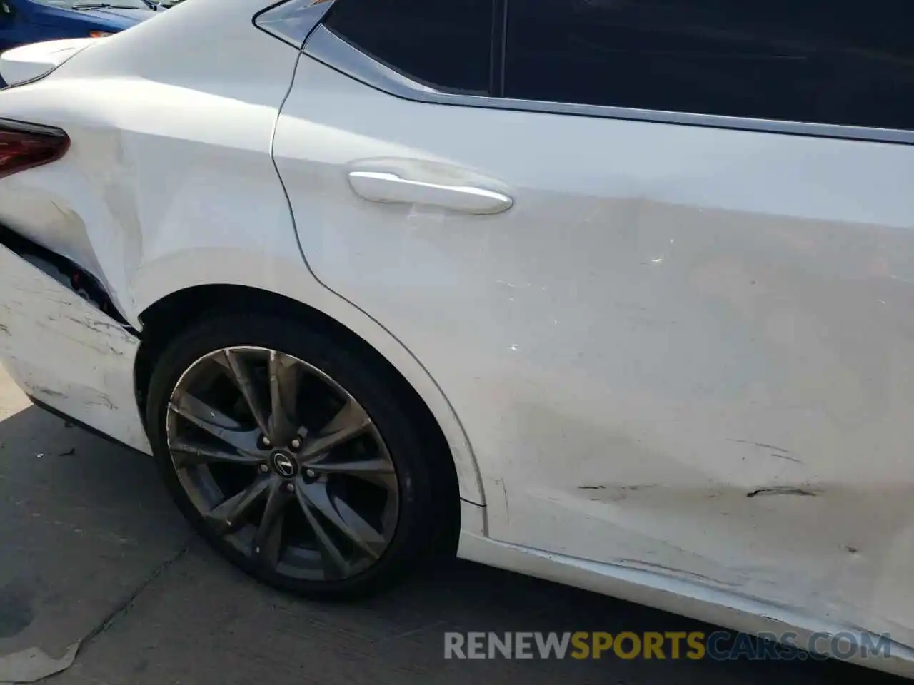 9 Photograph of a damaged car 58ABZ1B10KU026690 LEXUS ES350 2019