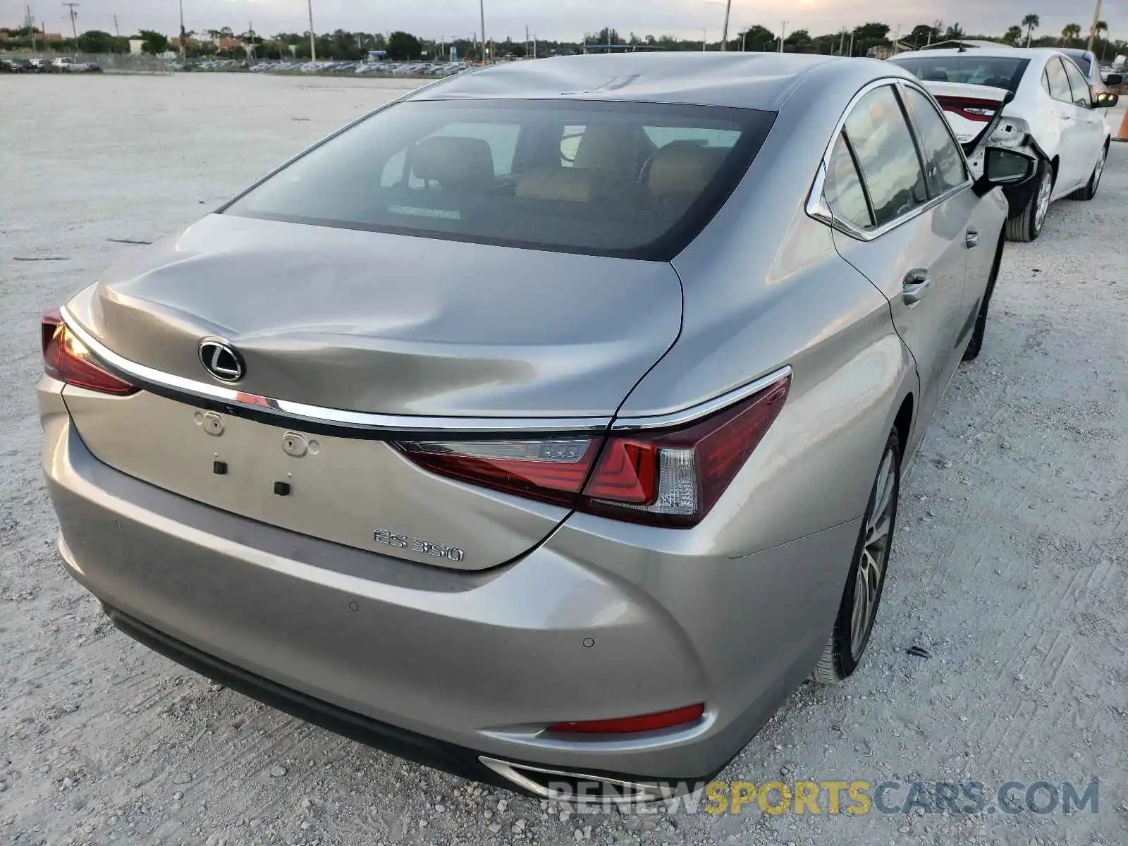 4 Photograph of a damaged car 58ABZ1B10KU050200 LEXUS ES350 2019