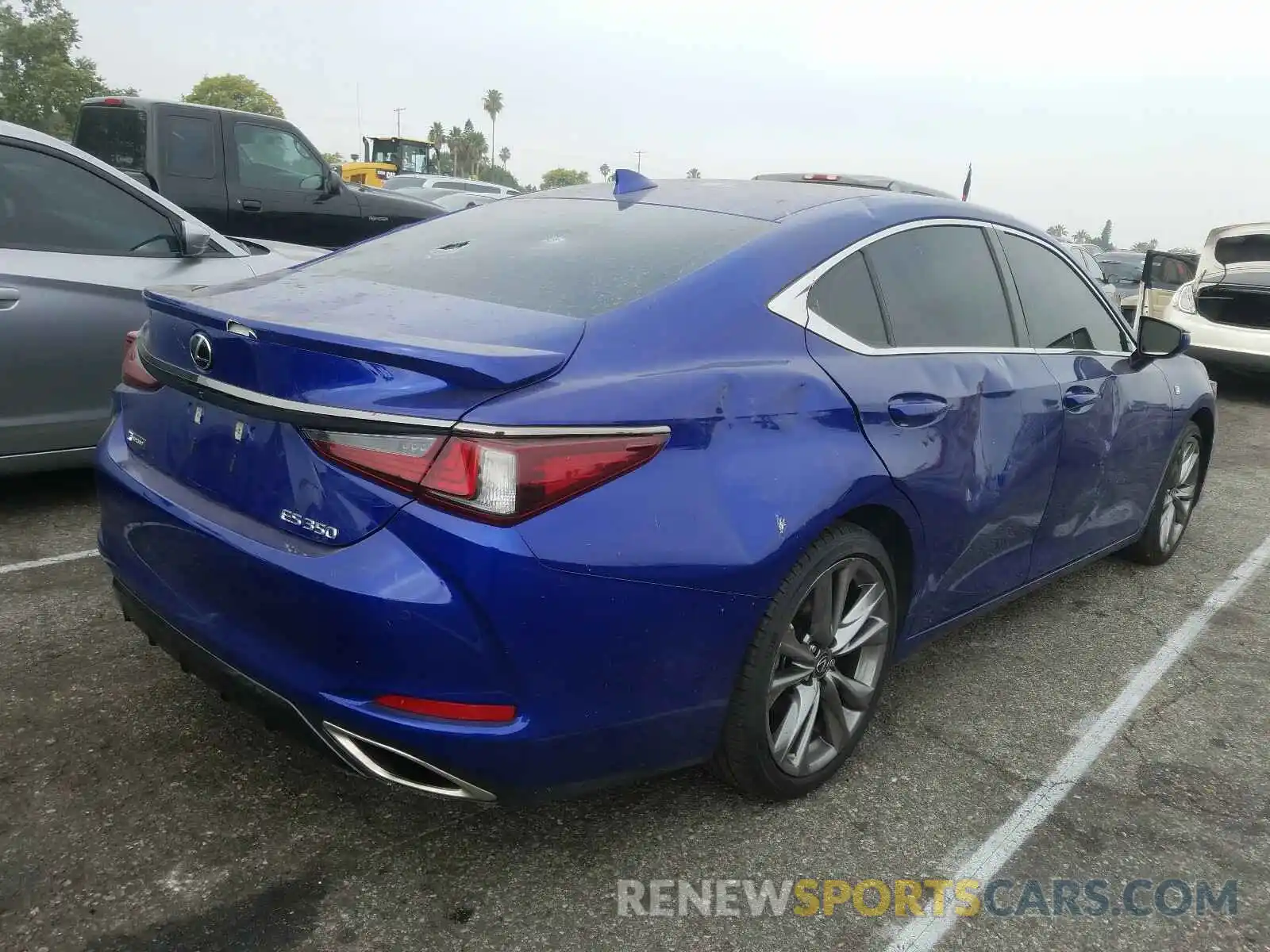 4 Photograph of a damaged car 58ABZ1B11KU010322 LEXUS ES350 2019