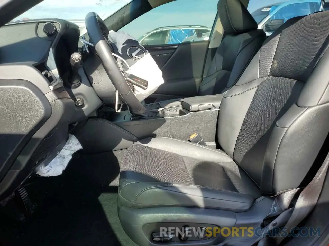 7 Photograph of a damaged car 58ABZ1B11KU033129 LEXUS ES350 2019