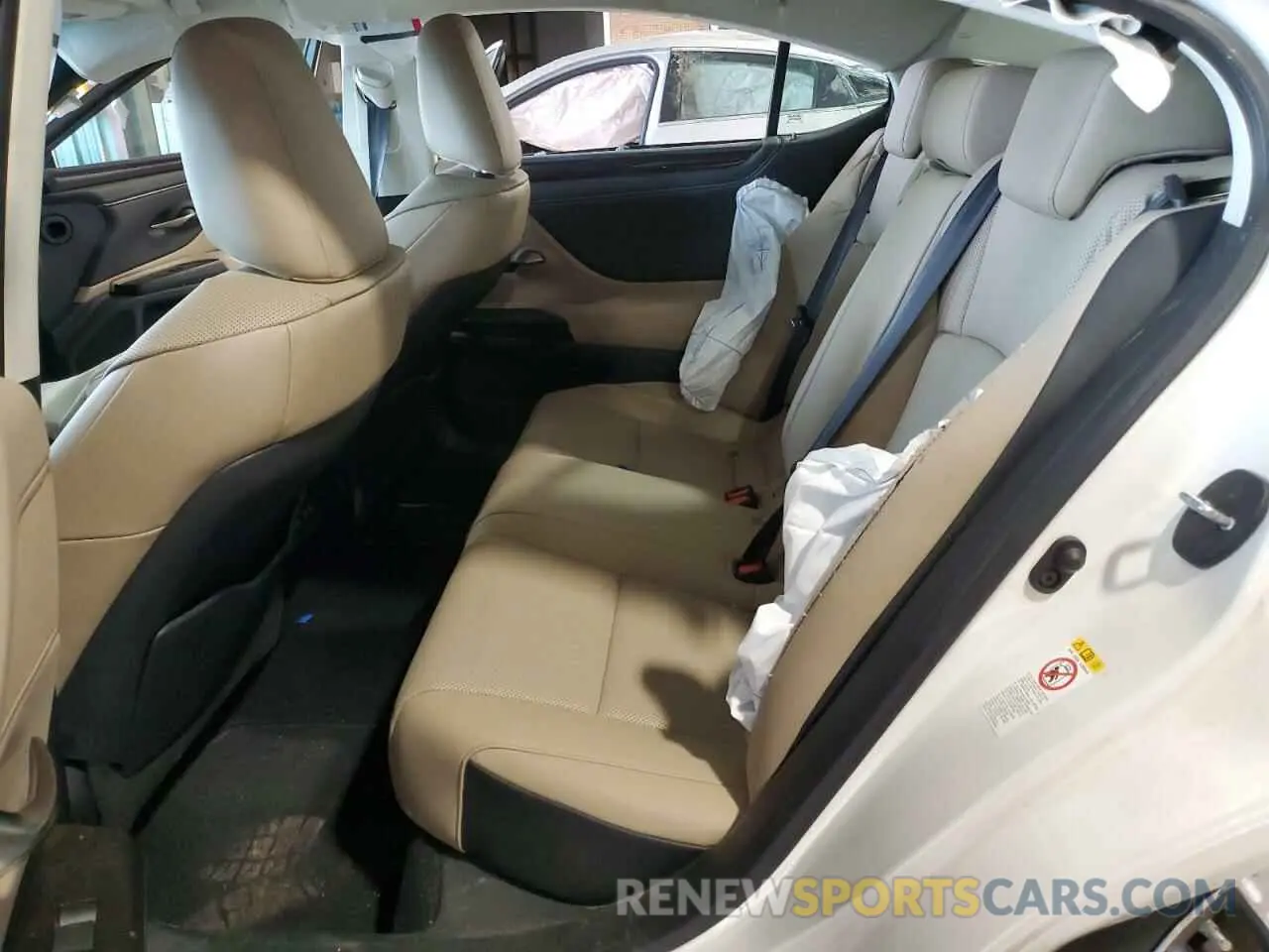 10 Photograph of a damaged car 58ABZ1B11KU039027 LEXUS ES350 2019