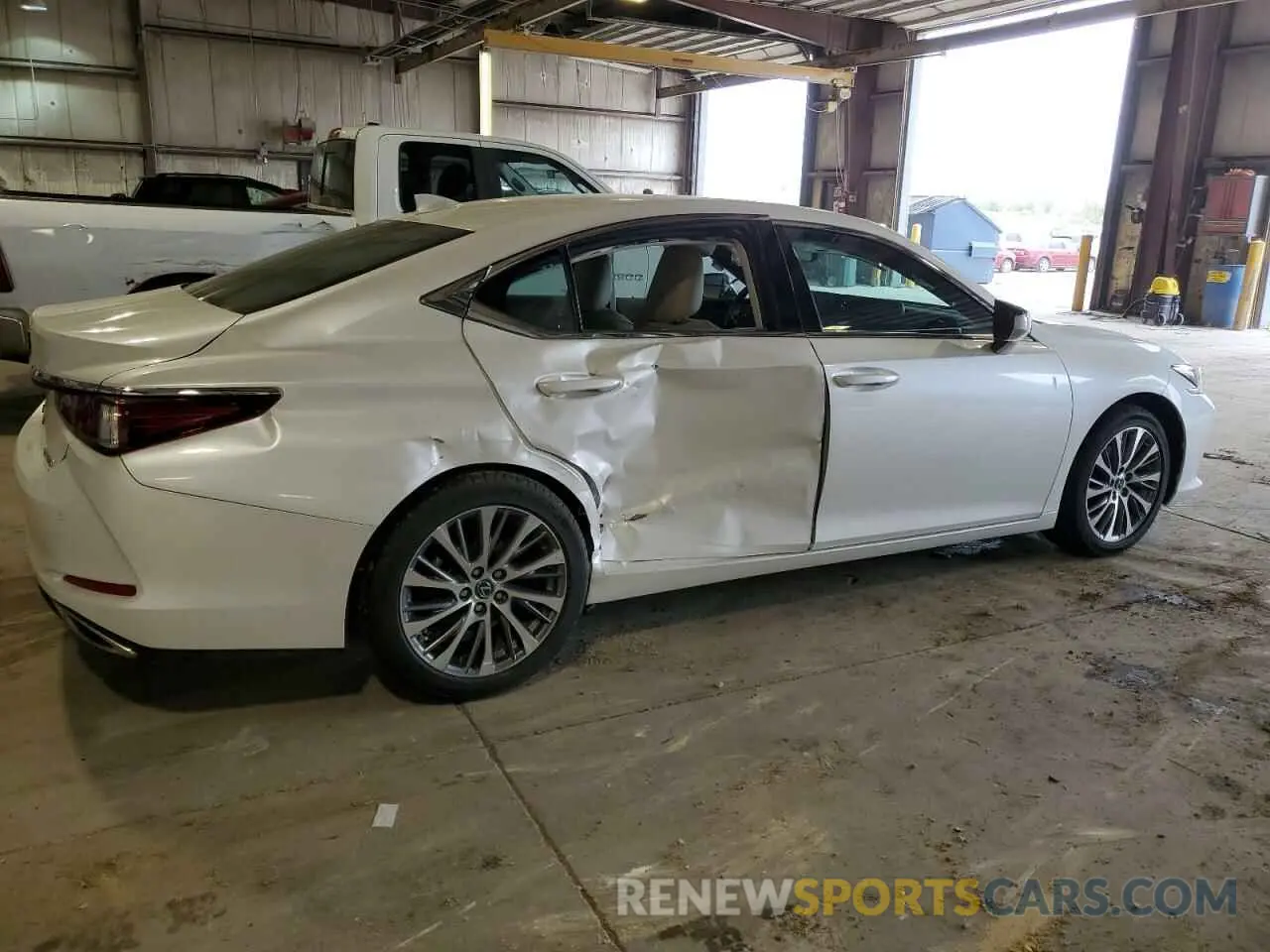 3 Photograph of a damaged car 58ABZ1B11KU039027 LEXUS ES350 2019