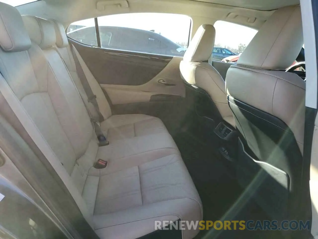 10 Photograph of a damaged car 58ABZ1B11KU042185 LEXUS ES350 2019