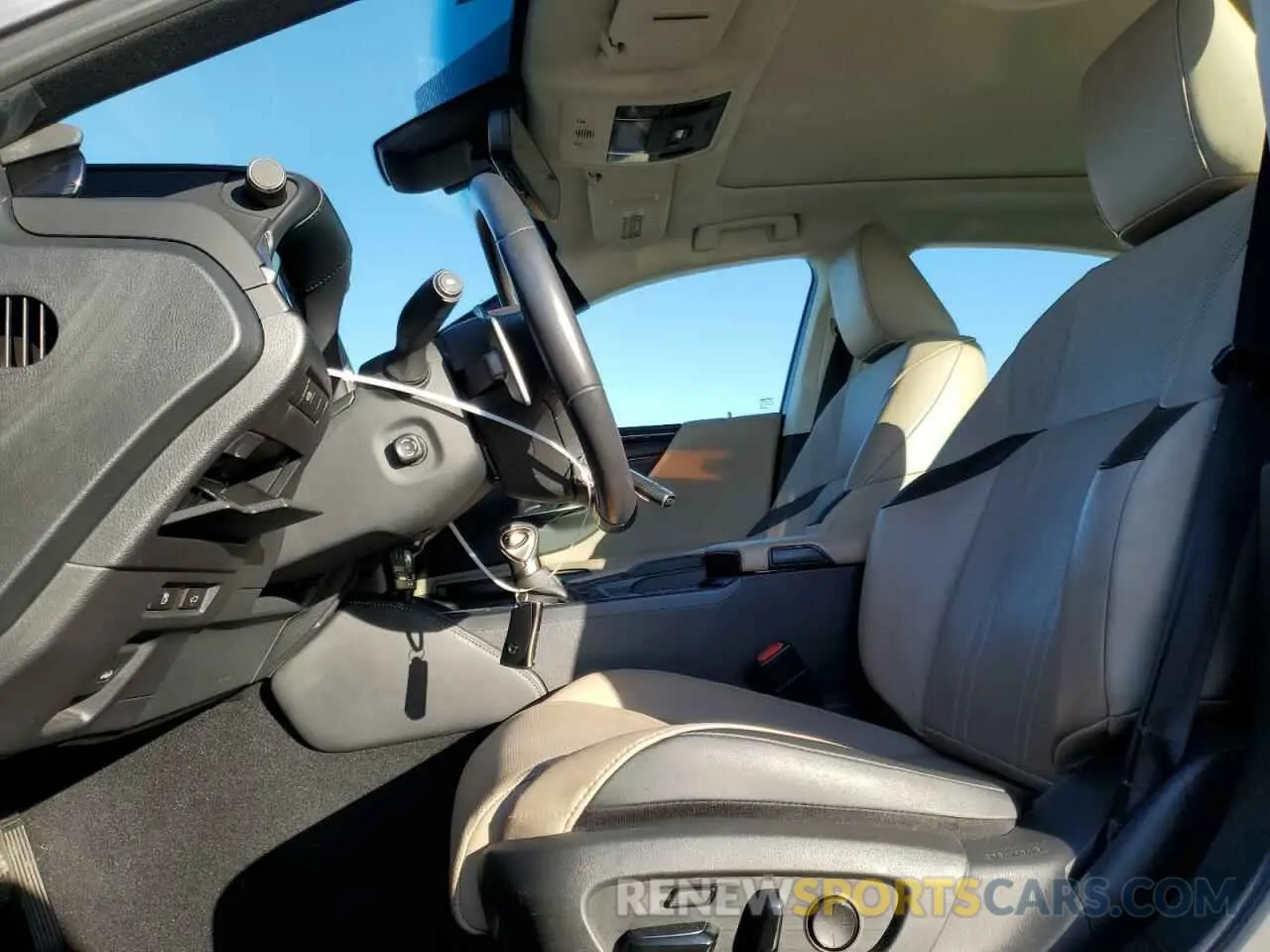 7 Photograph of a damaged car 58ABZ1B11KU042185 LEXUS ES350 2019