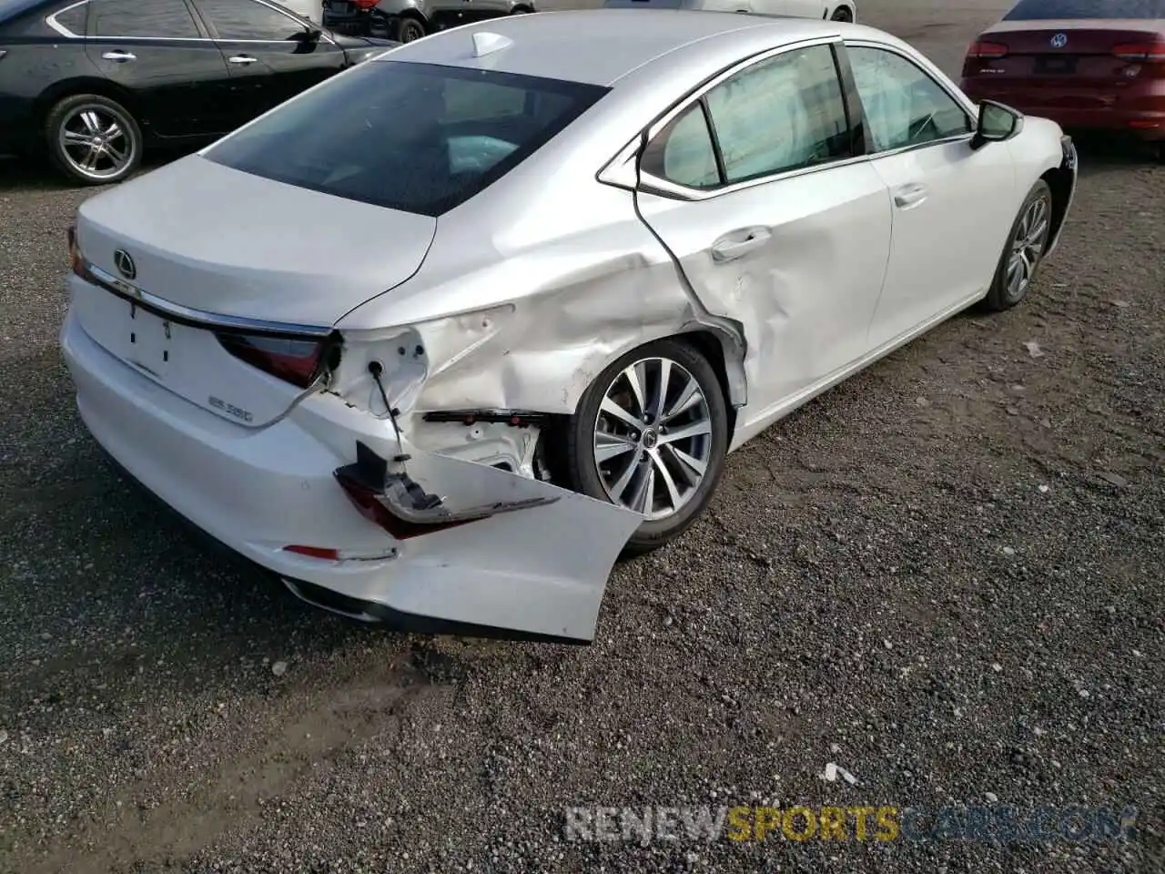 4 Photograph of a damaged car 58ABZ1B11KU045104 LEXUS ES350 2019