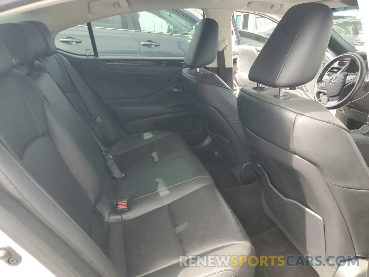 10 Photograph of a damaged car 58ABZ1B11KU047127 LEXUS ES350 2019