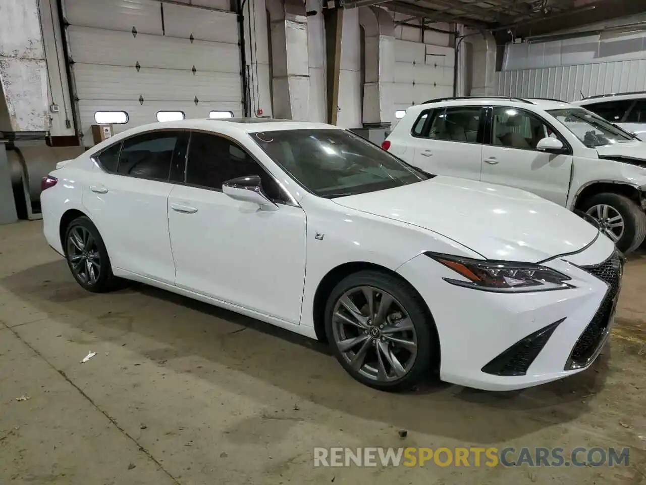 4 Photograph of a damaged car 58ABZ1B11KU047385 LEXUS ES350 2019