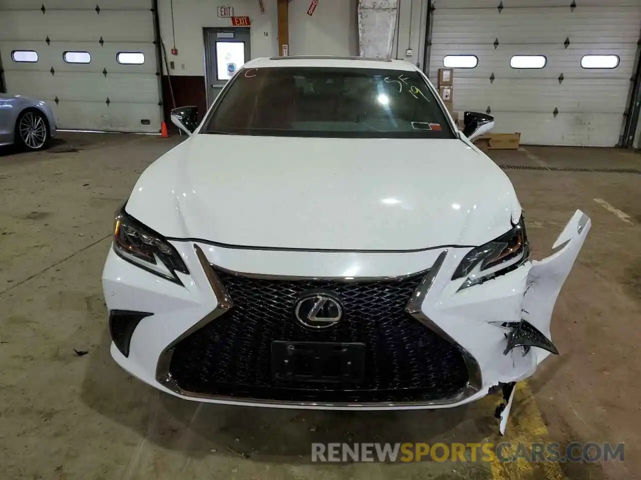 5 Photograph of a damaged car 58ABZ1B11KU047385 LEXUS ES350 2019