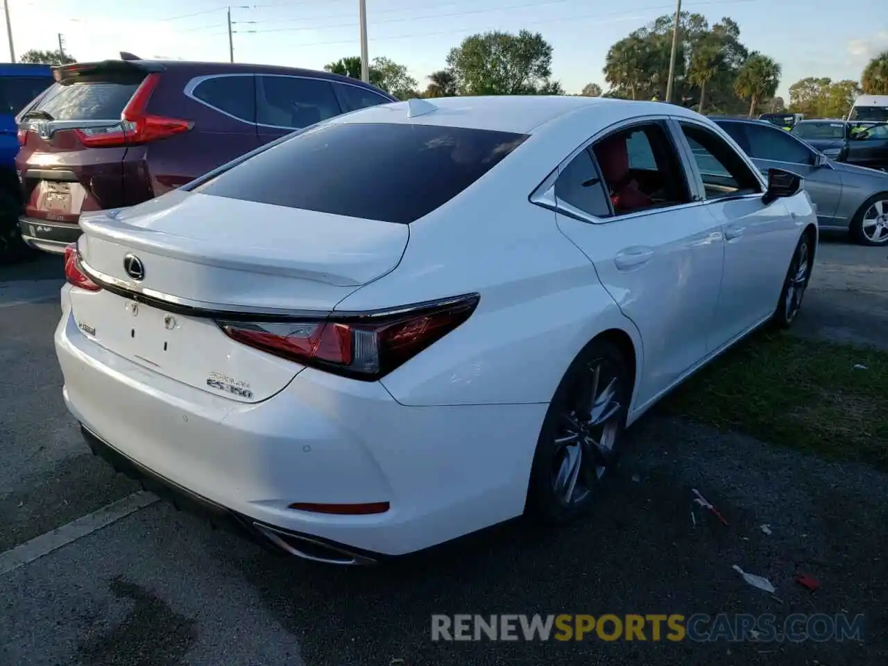 4 Photograph of a damaged car 58ABZ1B12KU001404 LEXUS ES350 2019