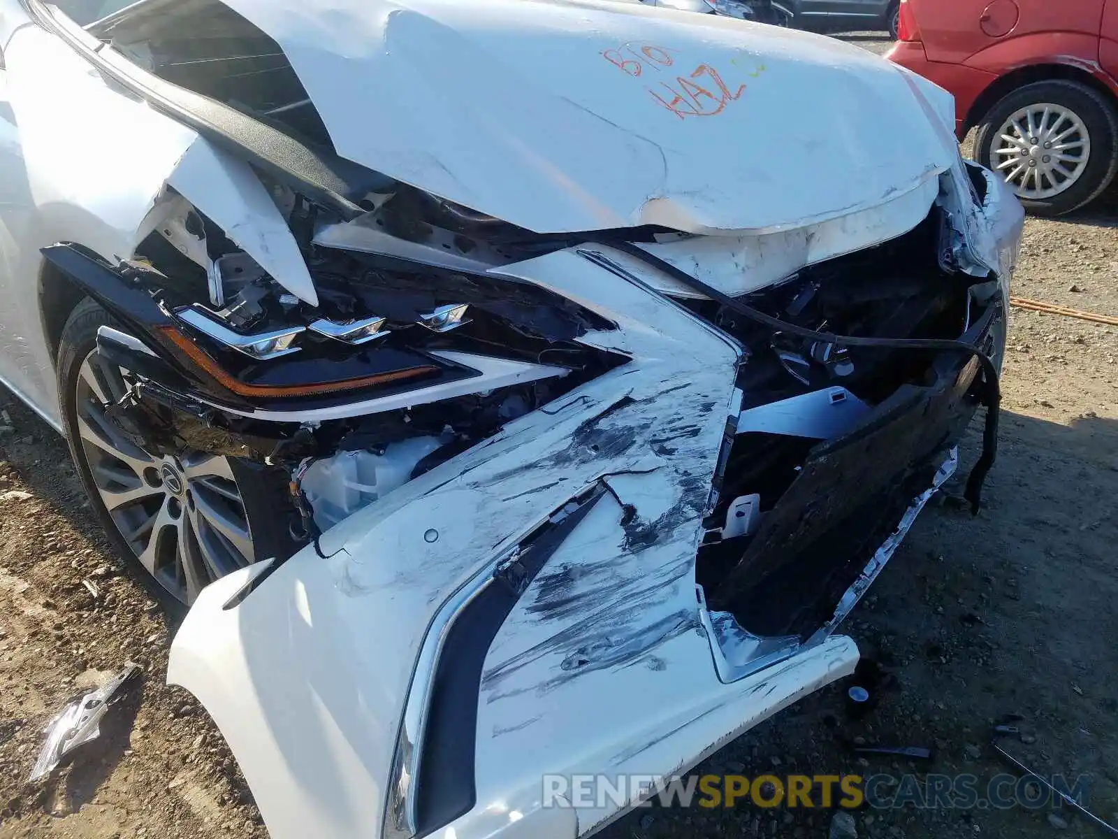 9 Photograph of a damaged car 58ABZ1B12KU006957 LEXUS ES350 2019