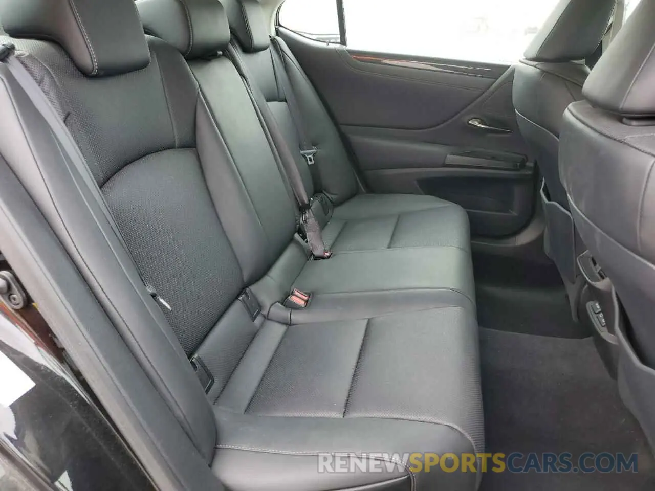 10 Photograph of a damaged car 58ABZ1B12KU007851 LEXUS ES350 2019