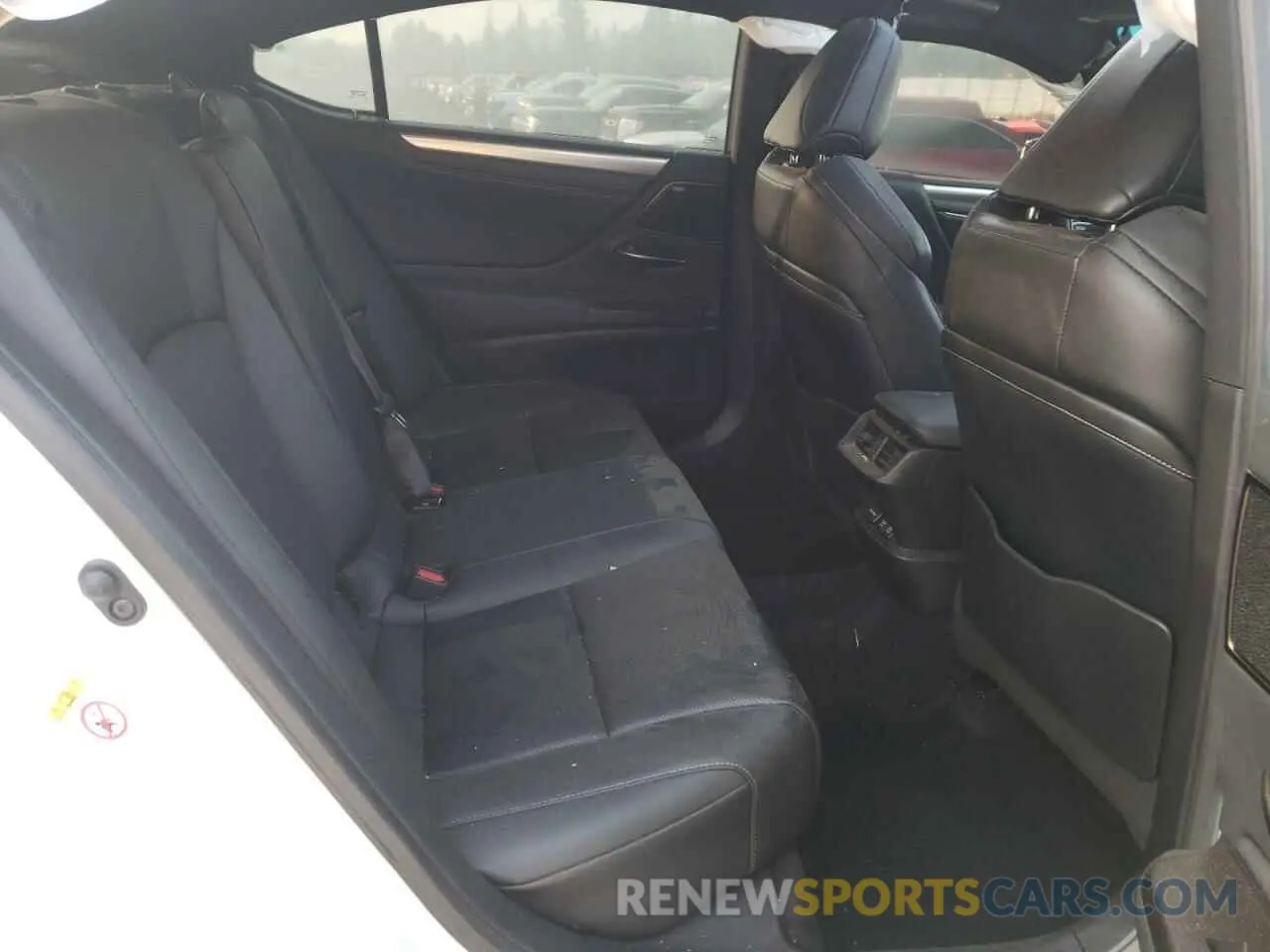 6 Photograph of a damaged car 58ABZ1B12KU029123 LEXUS ES350 2019