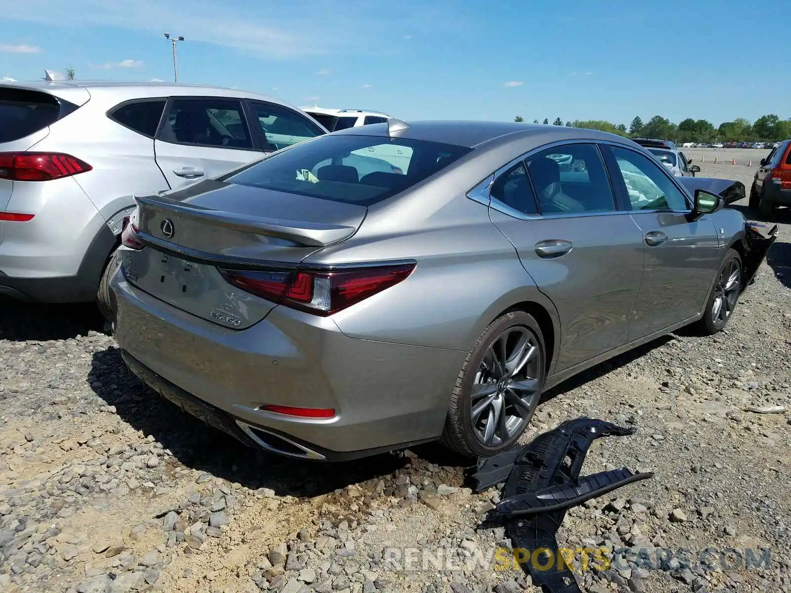 4 Photograph of a damaged car 58ABZ1B12KU033379 LEXUS ES350 2019