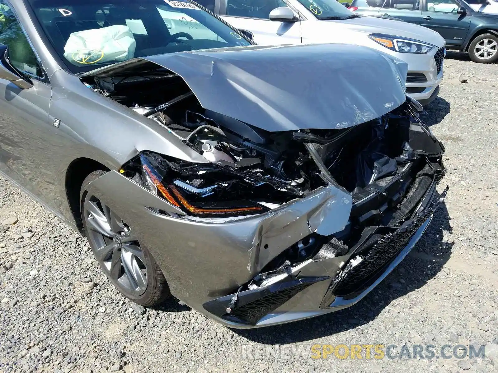 9 Photograph of a damaged car 58ABZ1B12KU033379 LEXUS ES350 2019