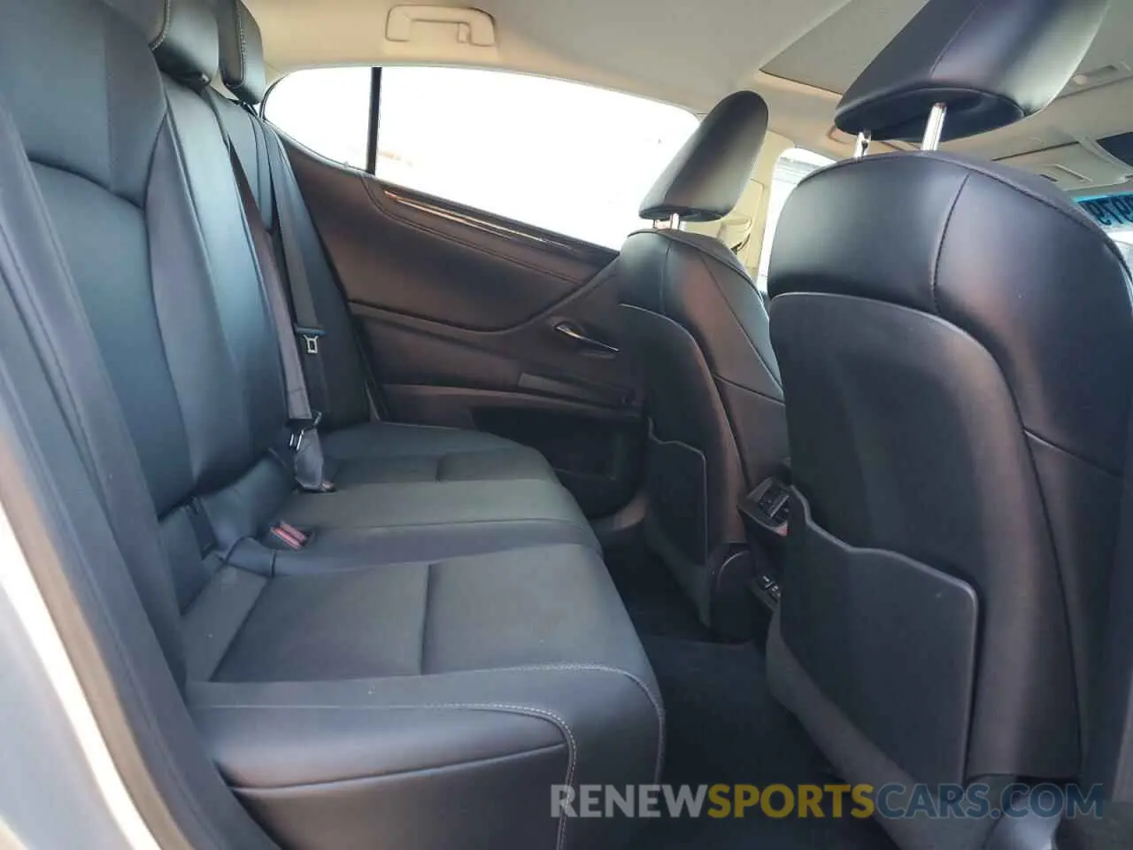 10 Photograph of a damaged car 58ABZ1B12KU040106 LEXUS ES350 2019