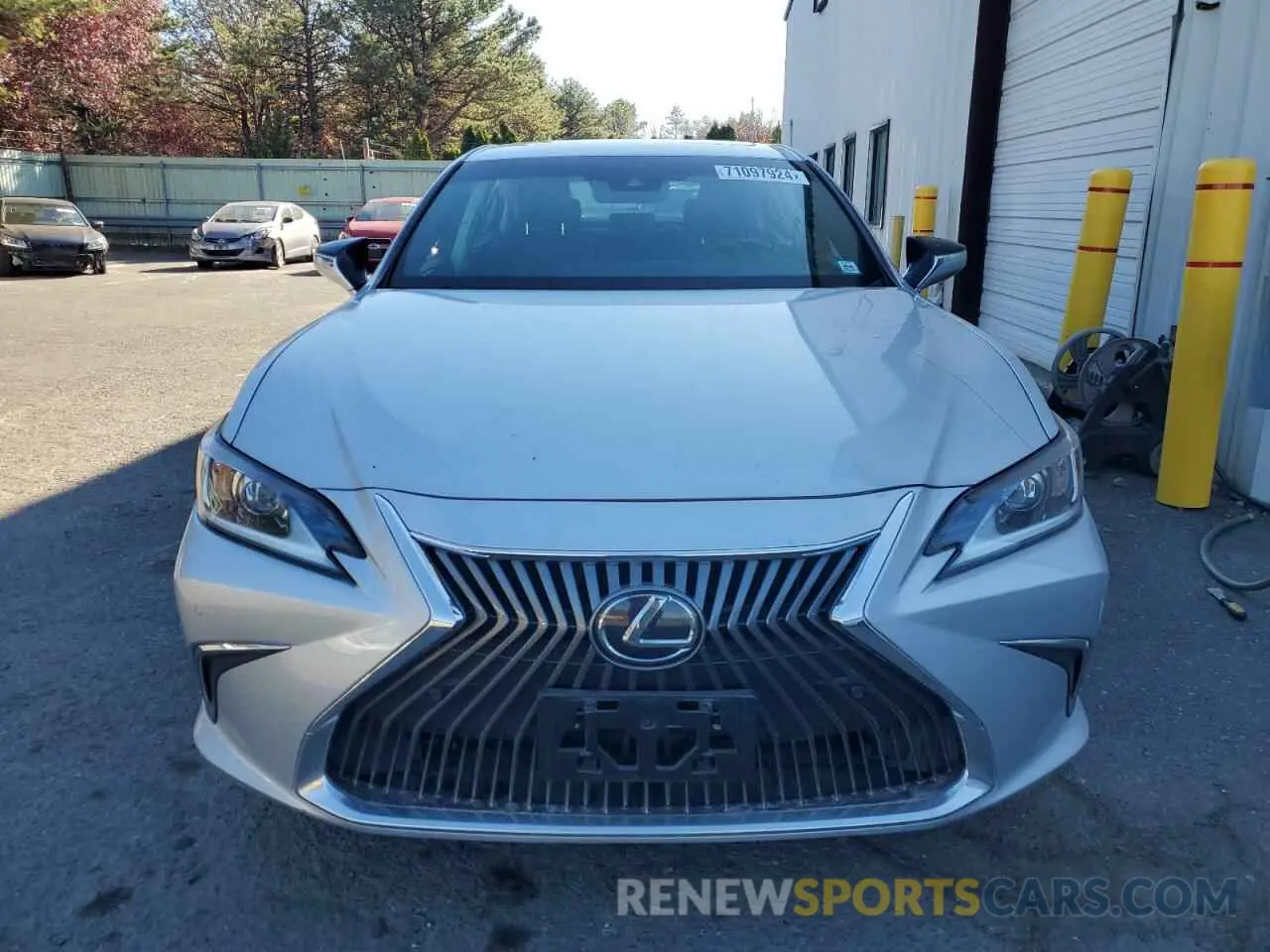 5 Photograph of a damaged car 58ABZ1B12KU040106 LEXUS ES350 2019