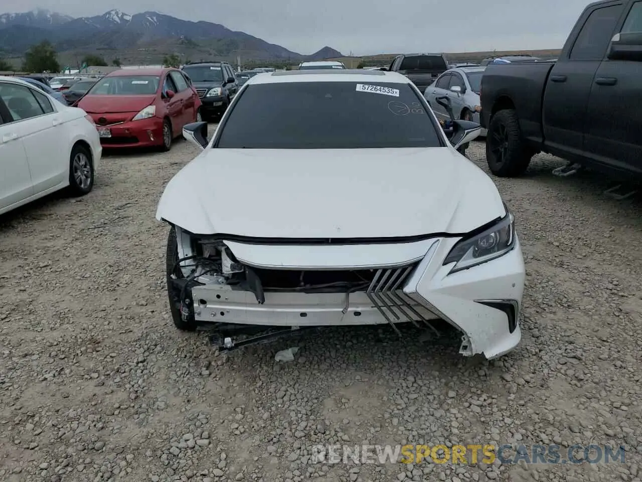 5 Photograph of a damaged car 58ABZ1B12KU041305 LEXUS ES350 2019