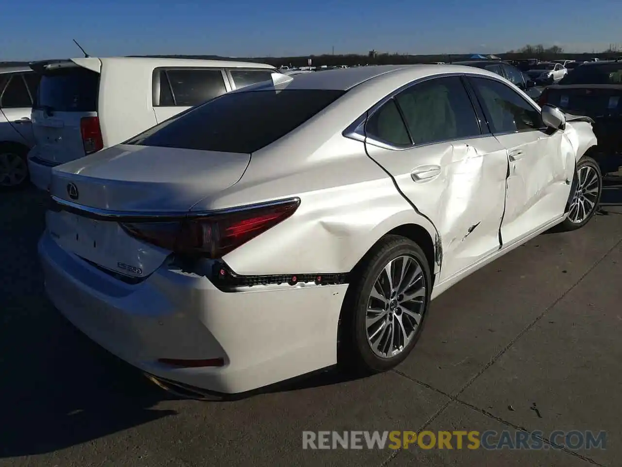 4 Photograph of a damaged car 58ABZ1B12KU046732 LEXUS ES350 2019