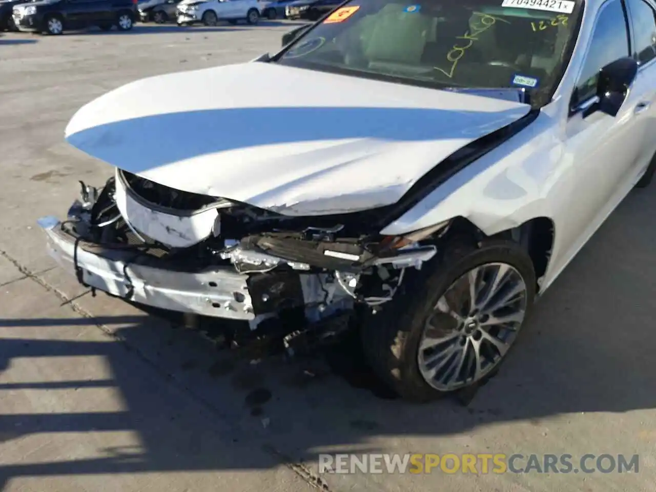 9 Photograph of a damaged car 58ABZ1B12KU046732 LEXUS ES350 2019