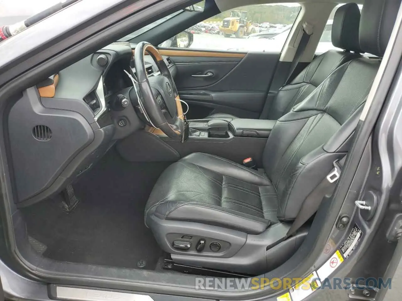 7 Photograph of a damaged car 58ABZ1B13KU004263 LEXUS ES350 2019