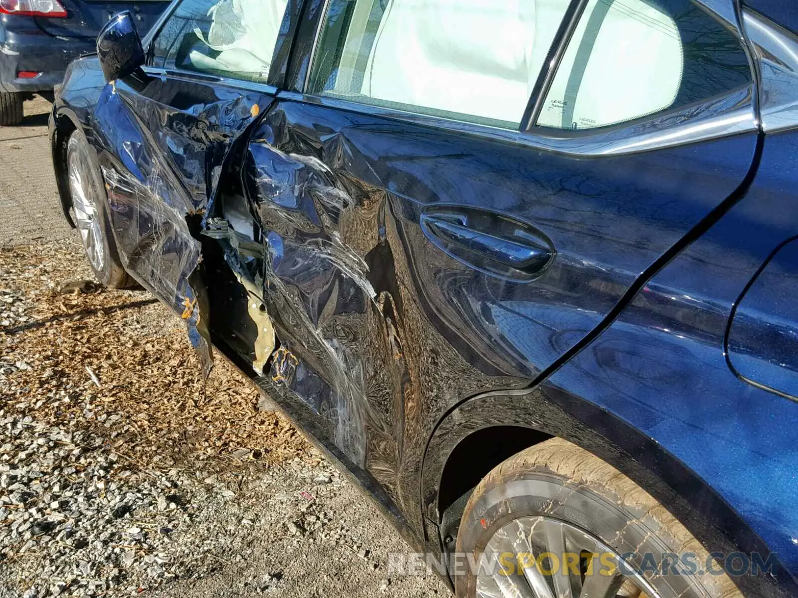 9 Photograph of a damaged car 58ABZ1B13KU009396 LEXUS ES350 2019