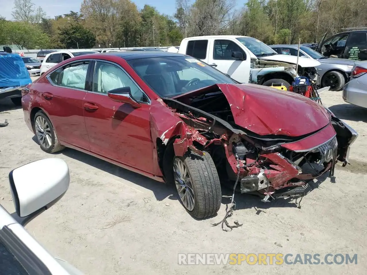 4 Photograph of a damaged car 58ABZ1B13KU010127 LEXUS ES350 2019