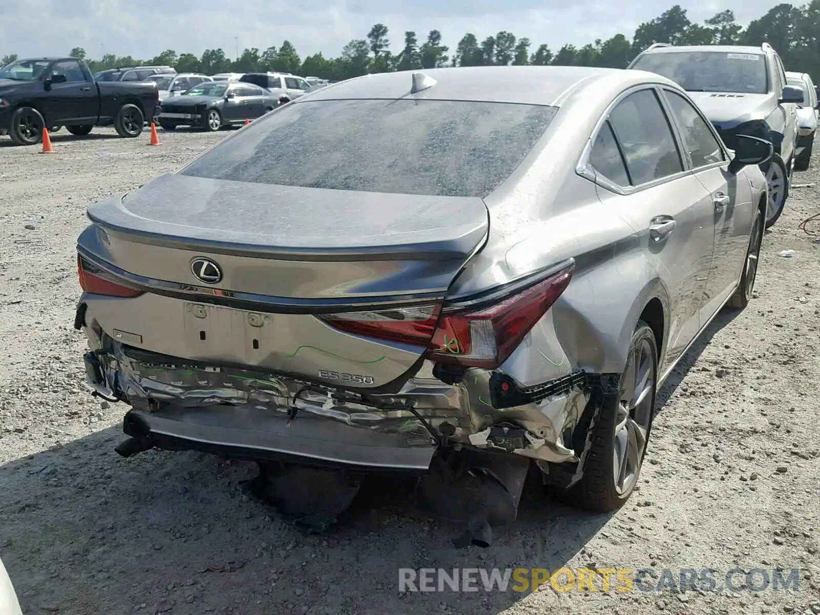 4 Photograph of a damaged car 58ABZ1B13KU012976 LEXUS ES350 2019