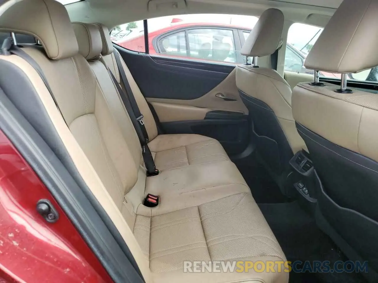 10 Photograph of a damaged car 58ABZ1B13KU017739 LEXUS ES350 2019