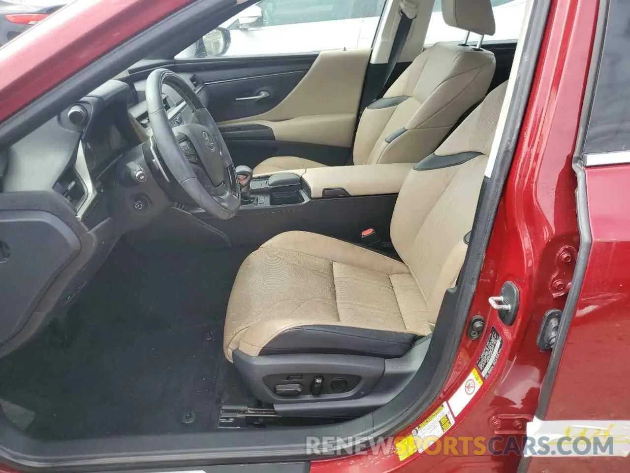 7 Photograph of a damaged car 58ABZ1B13KU017739 LEXUS ES350 2019