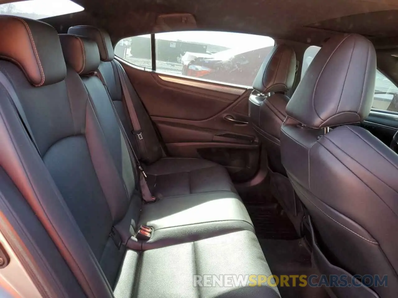 10 Photograph of a damaged car 58ABZ1B13KU020592 LEXUS ES350 2019