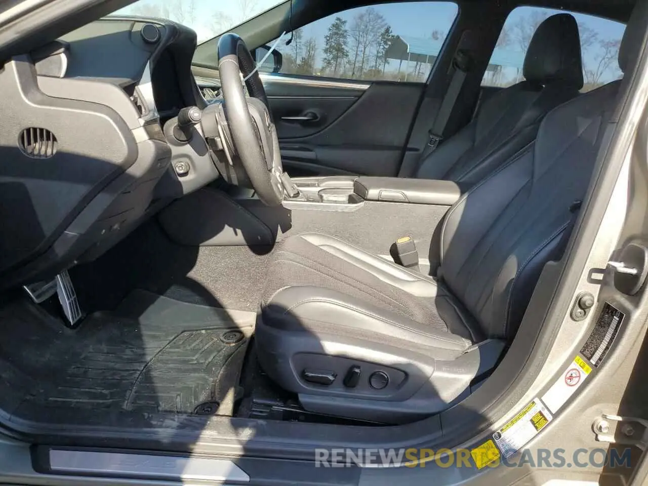 7 Photograph of a damaged car 58ABZ1B13KU020592 LEXUS ES350 2019