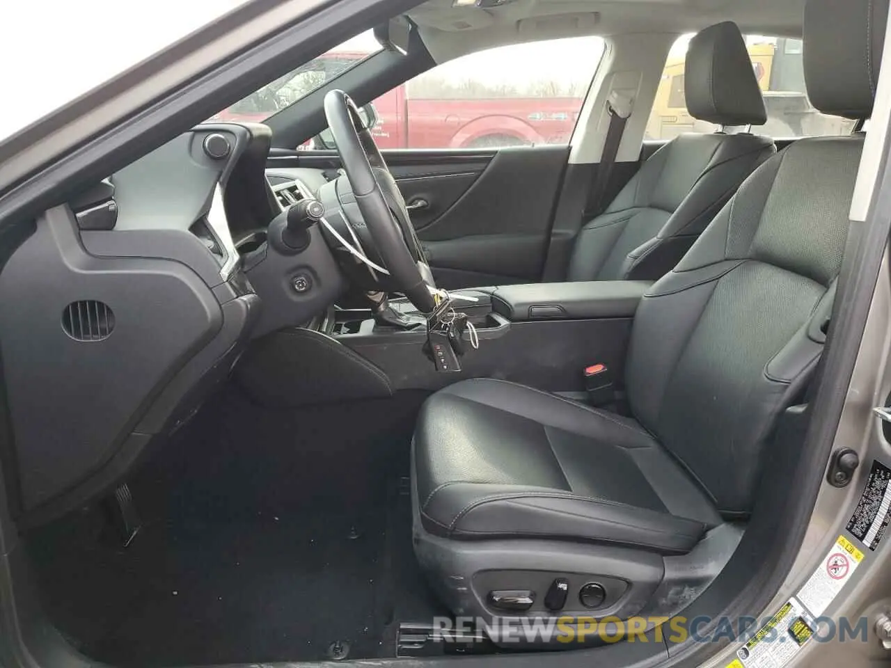 7 Photograph of a damaged car 58ABZ1B13KU021015 LEXUS ES350 2019