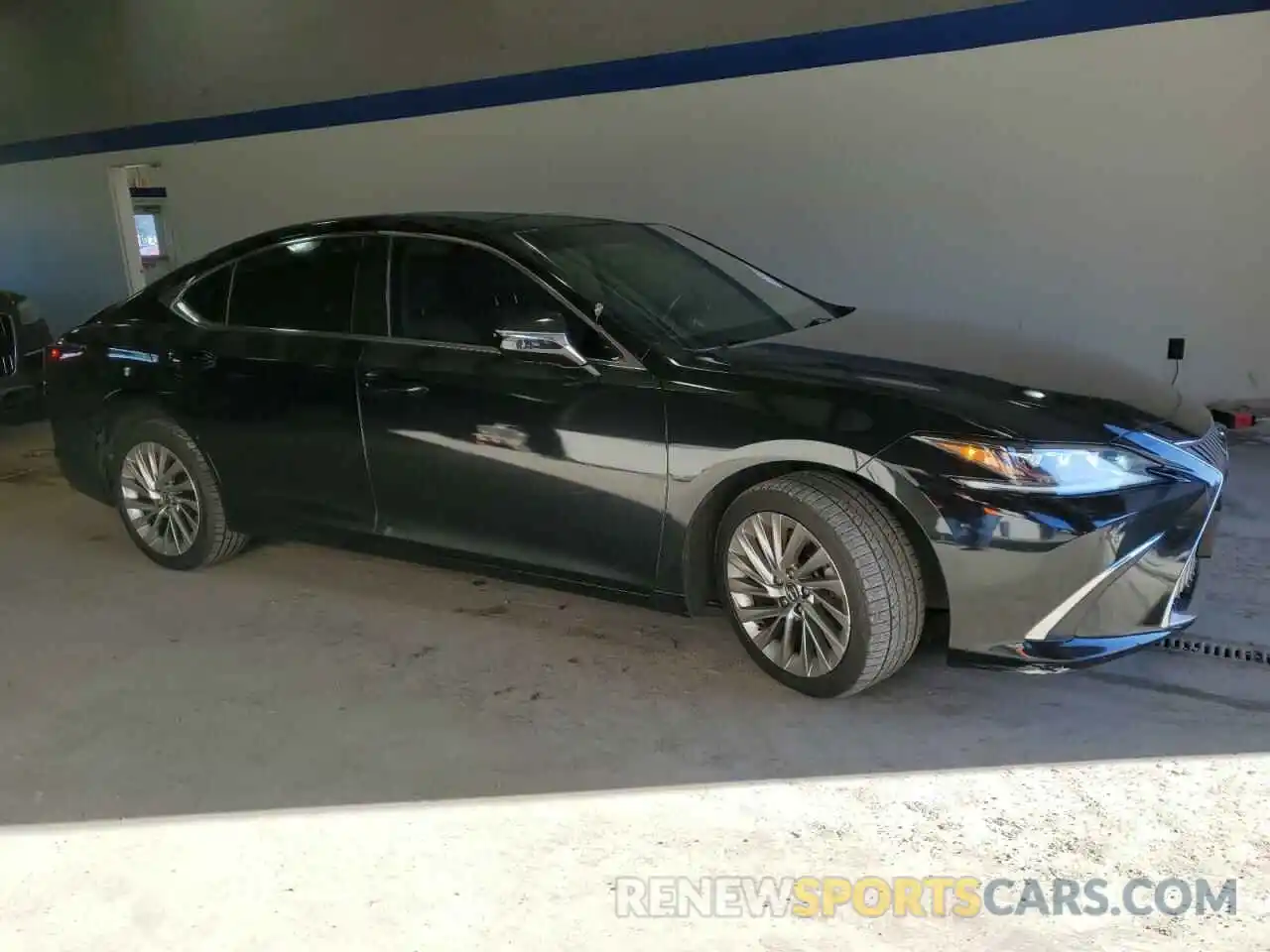 4 Photograph of a damaged car 58ABZ1B13KU030197 LEXUS ES350 2019