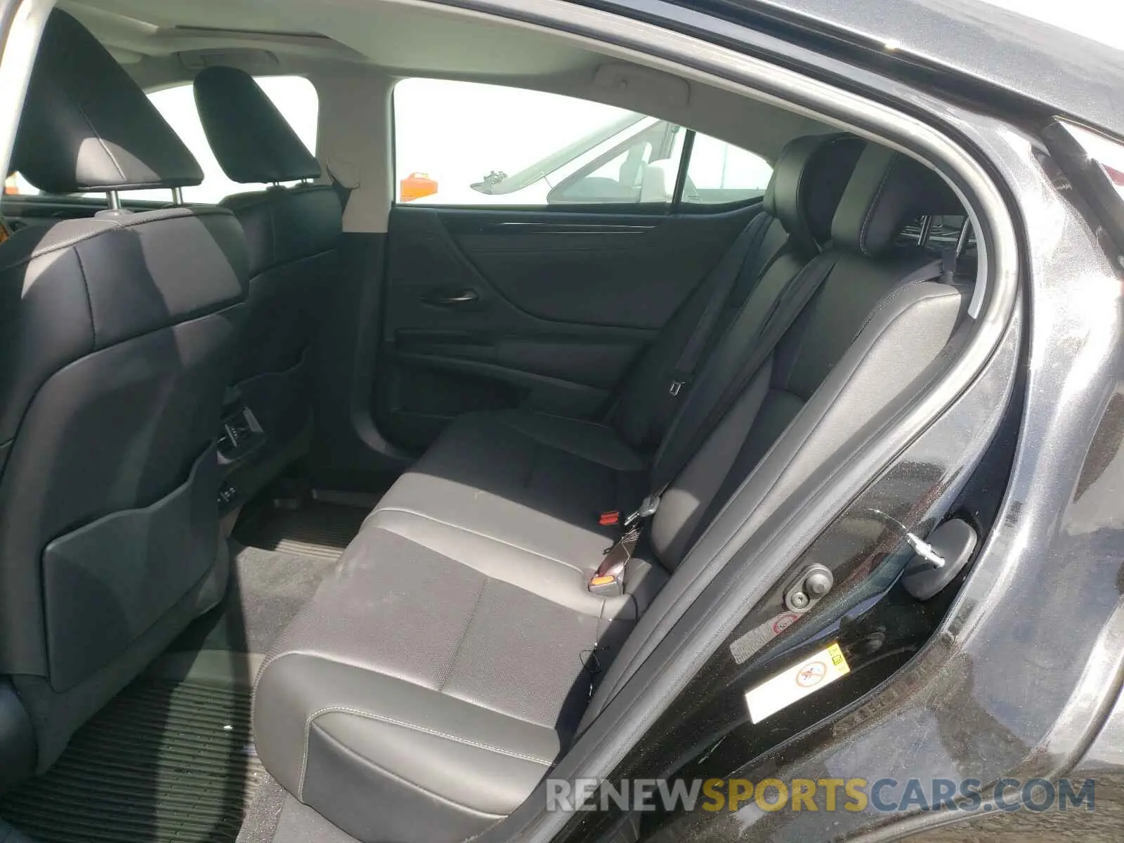 6 Photograph of a damaged car 58ABZ1B13KU032869 LEXUS ES350 2019