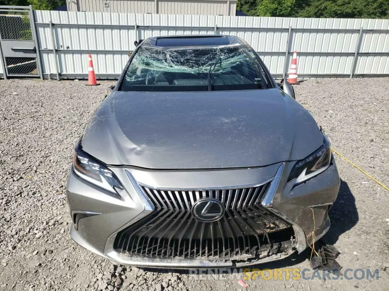 5 Photograph of a damaged car 58ABZ1B14KU002554 LEXUS ES350 2019