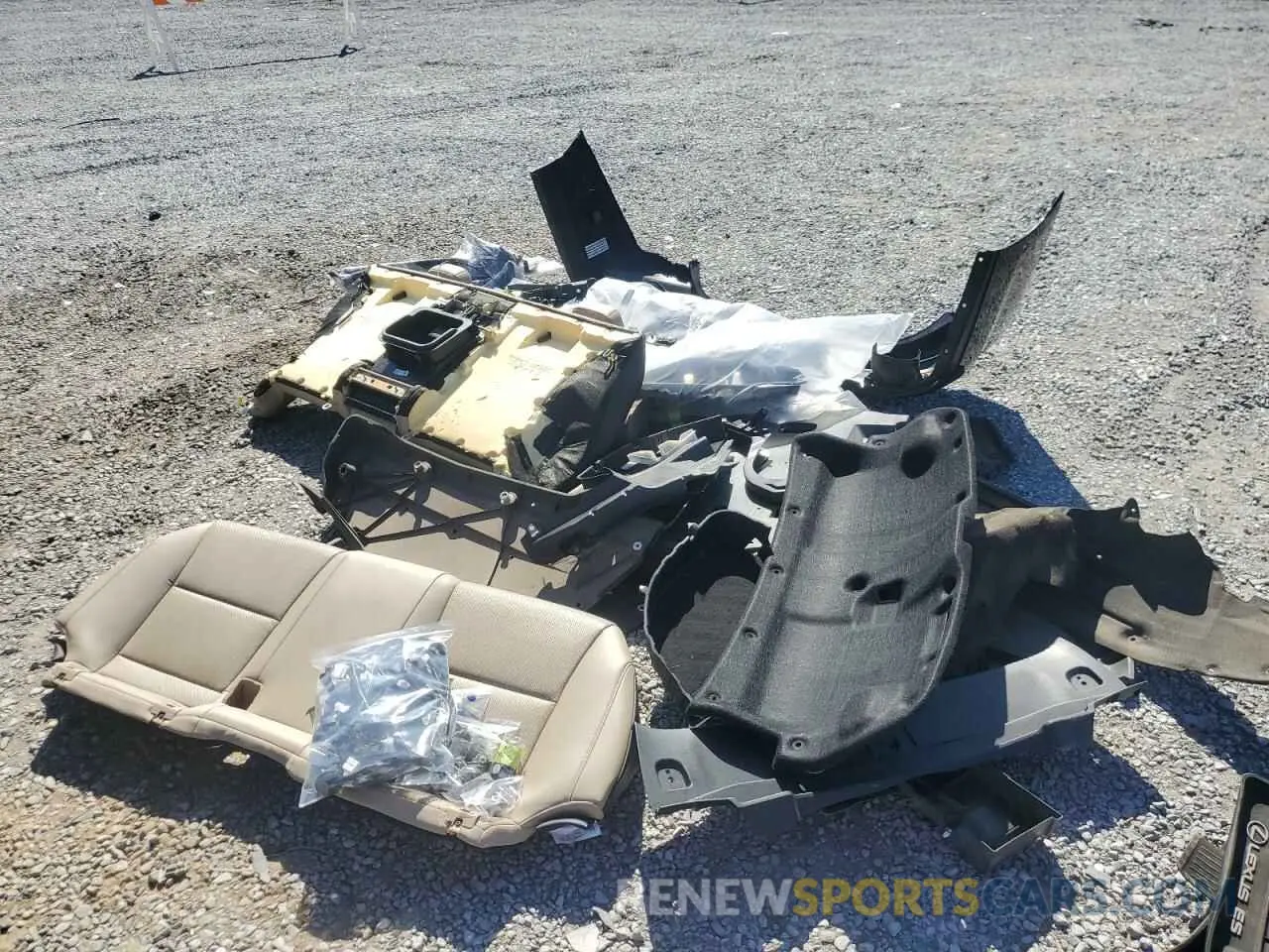 14 Photograph of a damaged car 58ABZ1B14KU006555 LEXUS ES350 2019