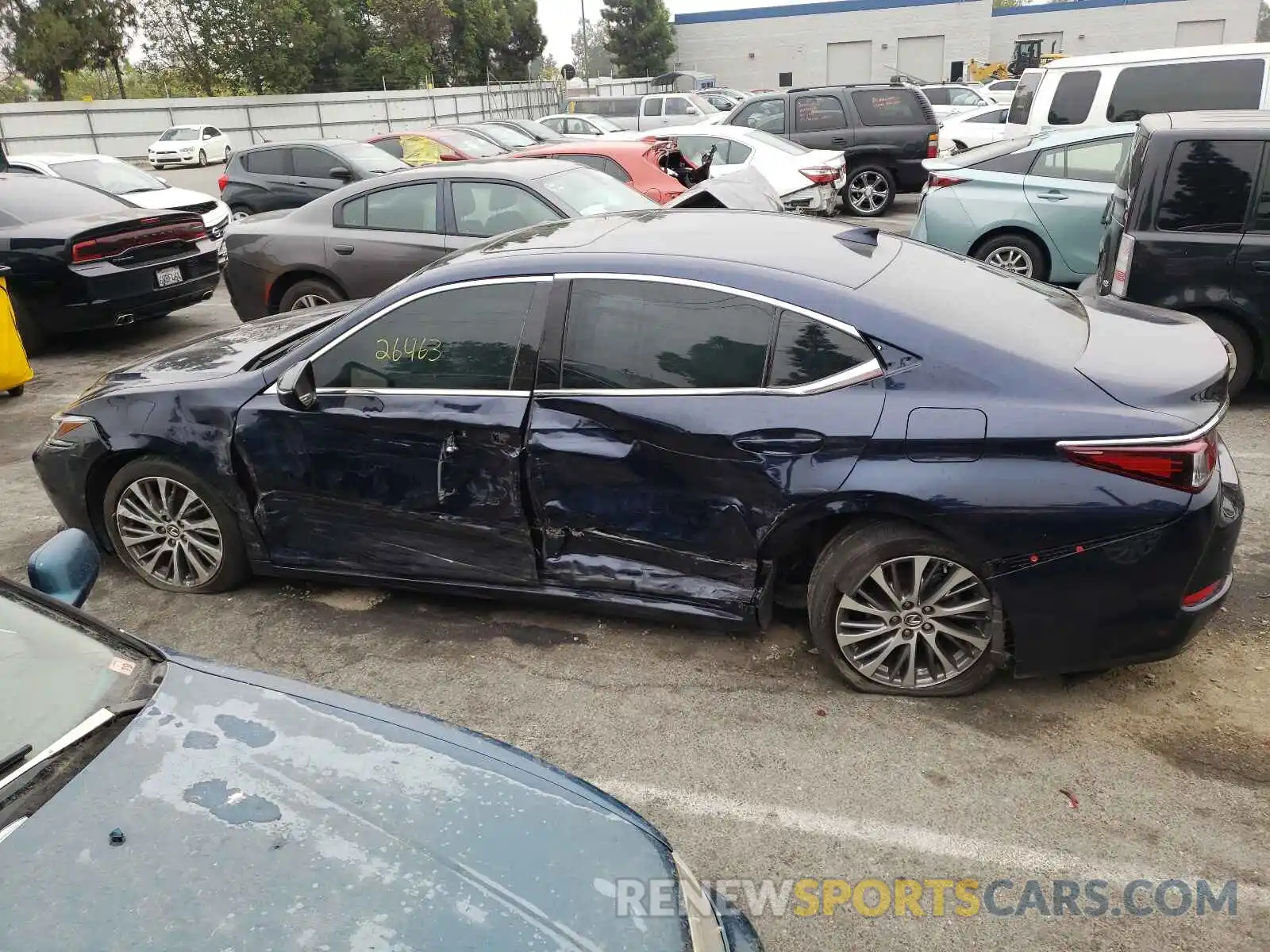 9 Photograph of a damaged car 58ABZ1B14KU037546 LEXUS ES350 2019