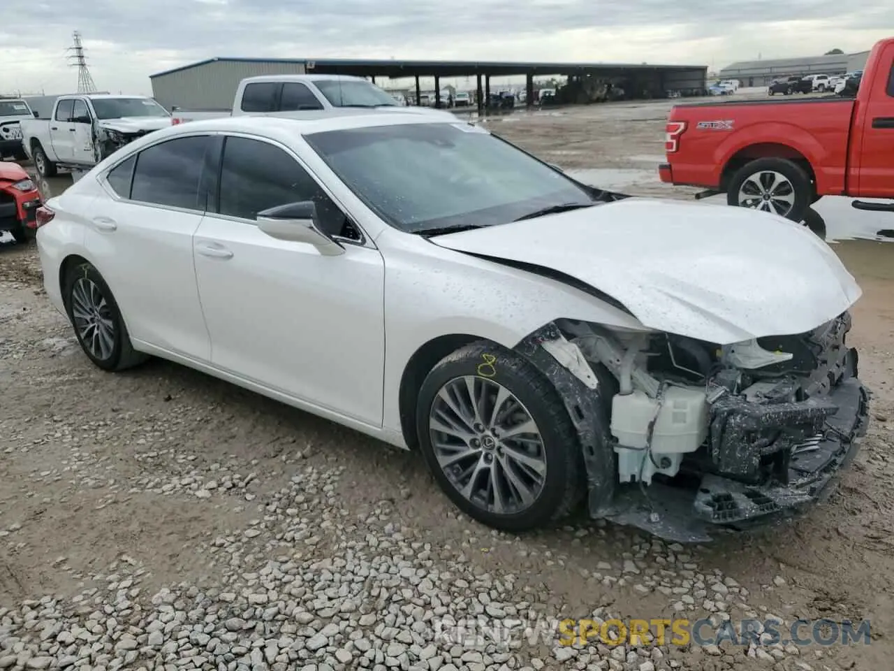 4 Photograph of a damaged car 58ABZ1B14KU041273 LEXUS ES350 2019