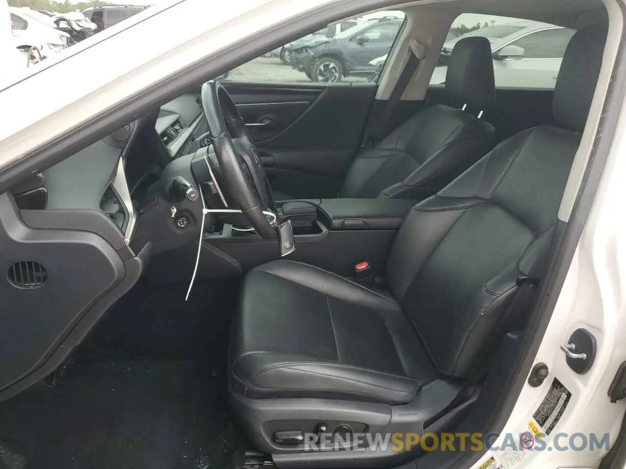 7 Photograph of a damaged car 58ABZ1B14KU041273 LEXUS ES350 2019