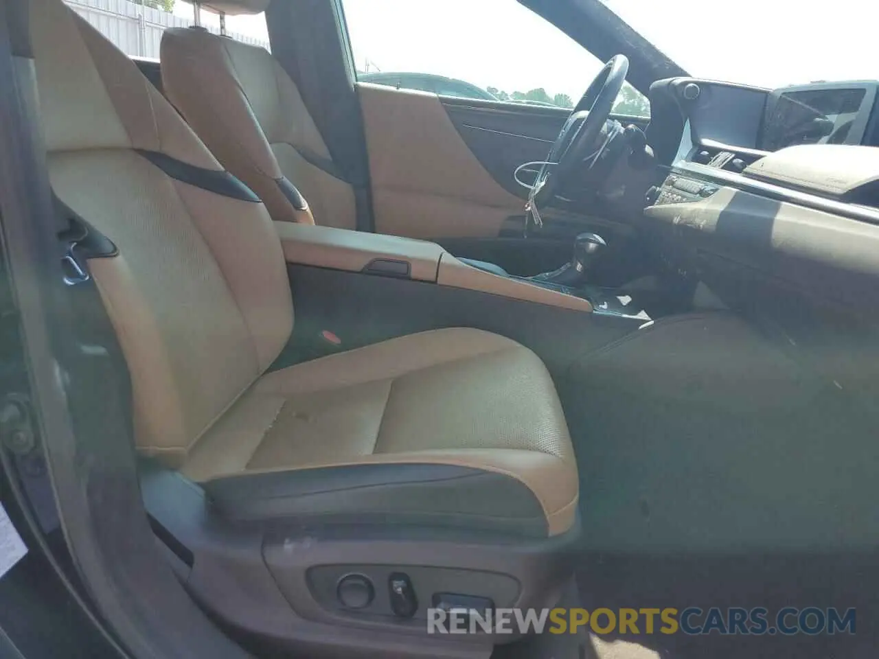 7 Photograph of a damaged car 58ABZ1B14KU046974 LEXUS ES350 2019